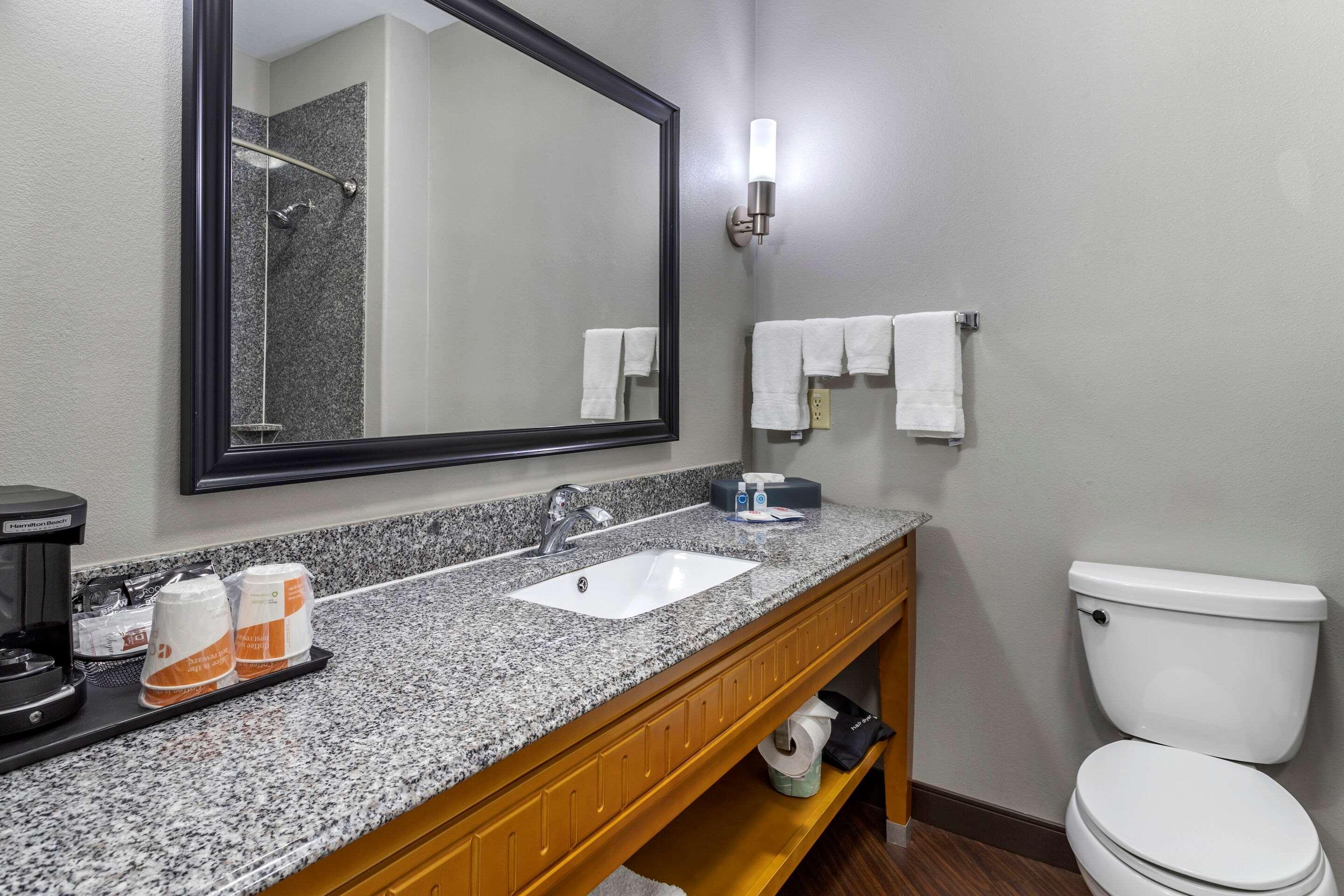 Comfort Inn & Suites Cleveland Dış mekan fotoğraf