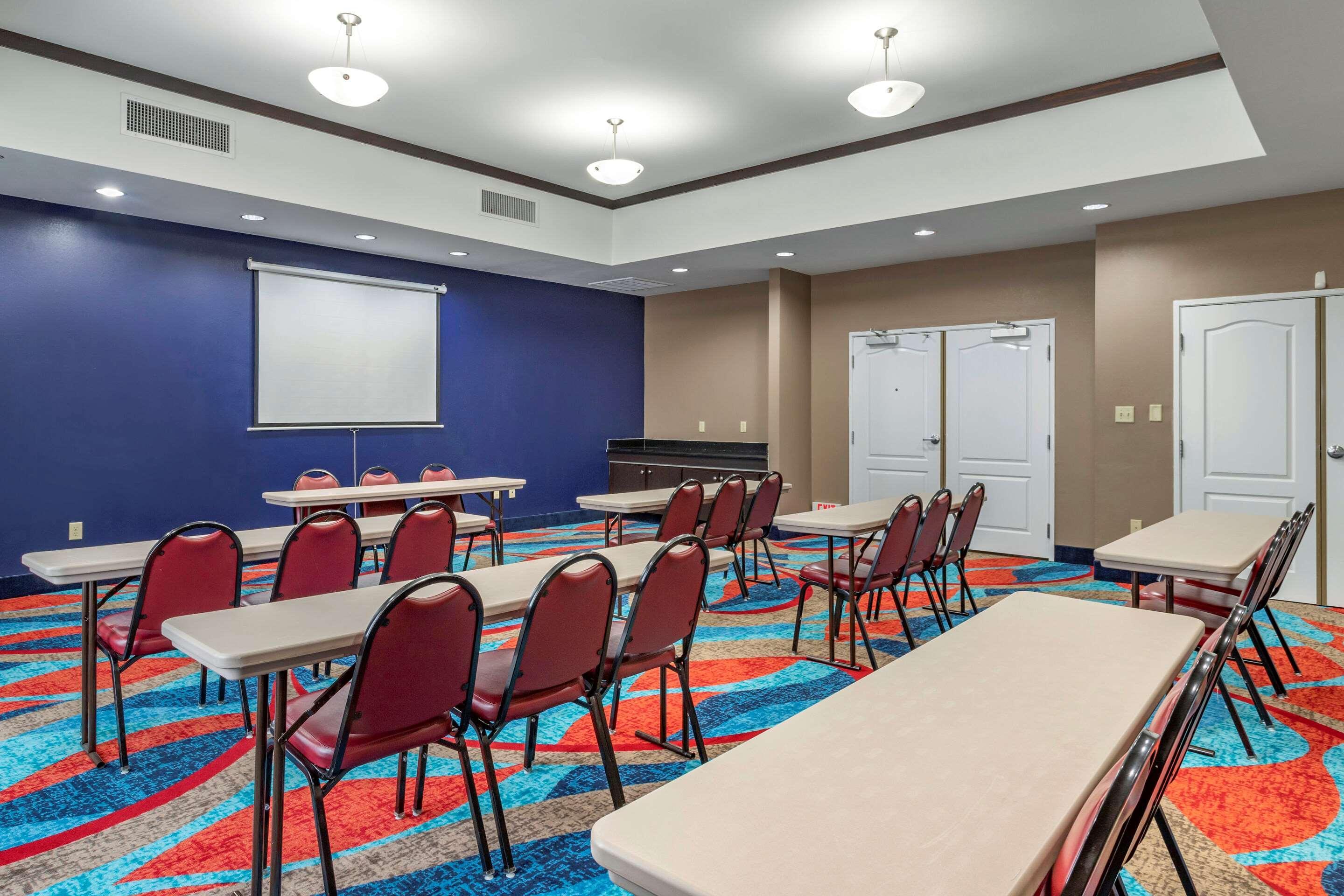 Comfort Inn & Suites Cleveland Dış mekan fotoğraf