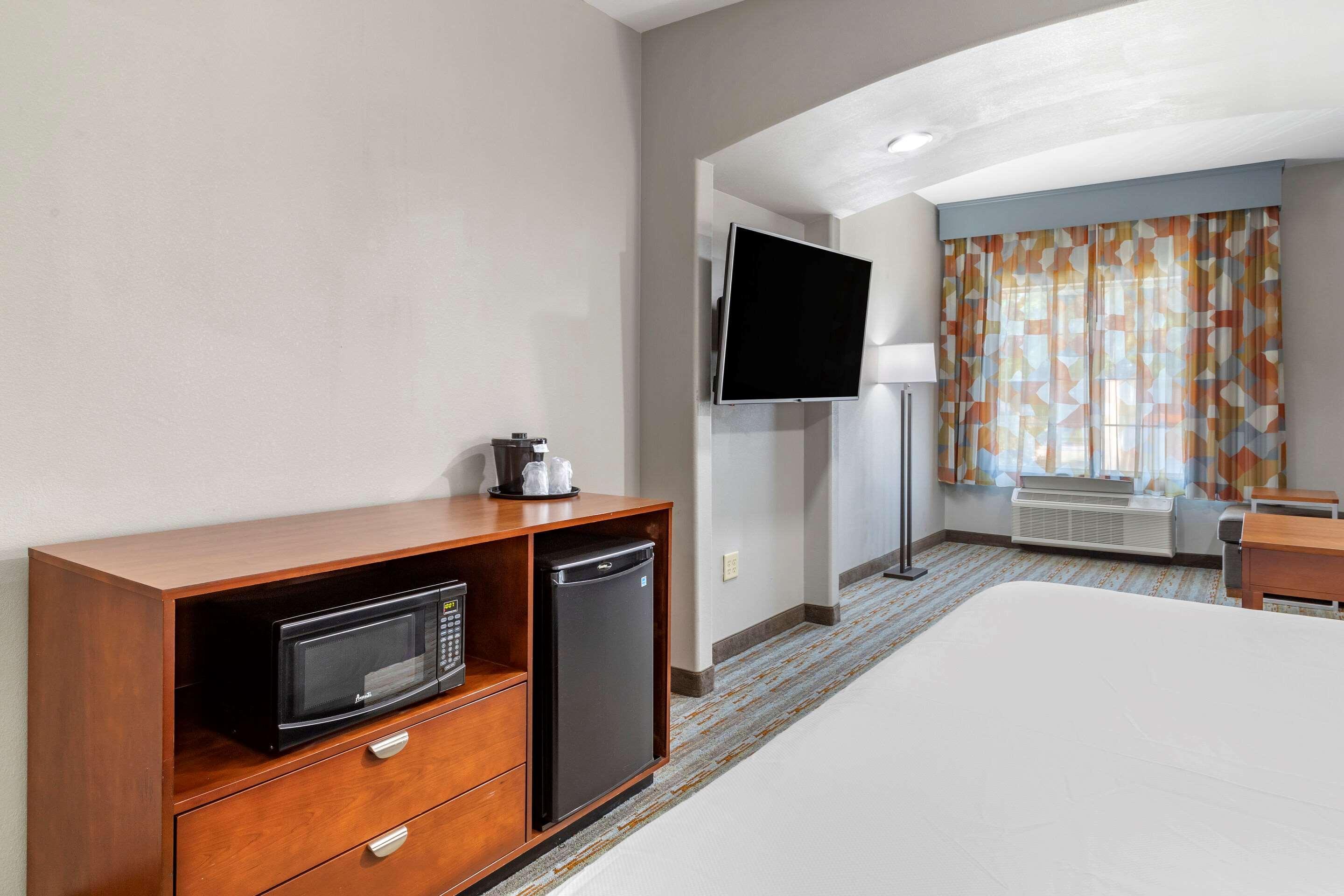 Comfort Inn & Suites Cleveland Dış mekan fotoğraf